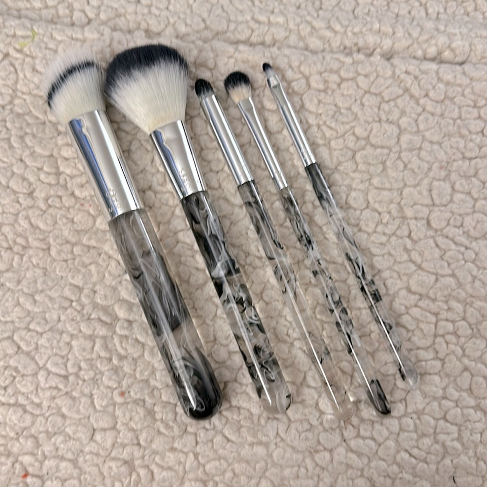 MODA Smoke Dream Brushes